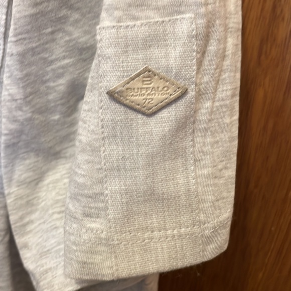 Buffalo gray shirt sleeved Tee - Picture 5 of 6